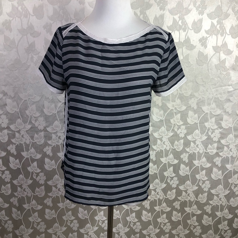LOFT, Size petit small, 100%  Polyester .